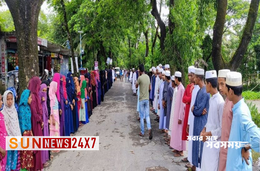 বাংলাদেশঃ  ক্লাসবন্ধ রেখে শিক্ষার্থীদের দিয়ে মানববন্ধন