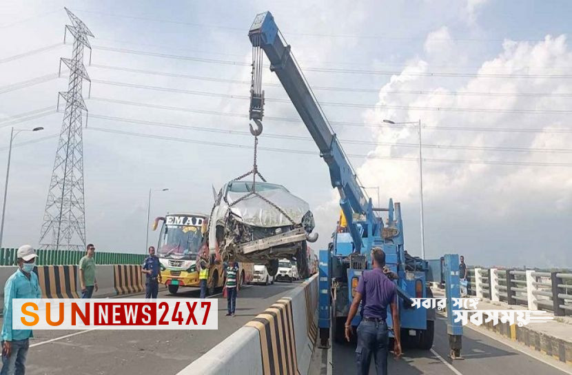 এক্সপ্রেসওয়েতে প্রাইভেটকার উল্টে আহত ২